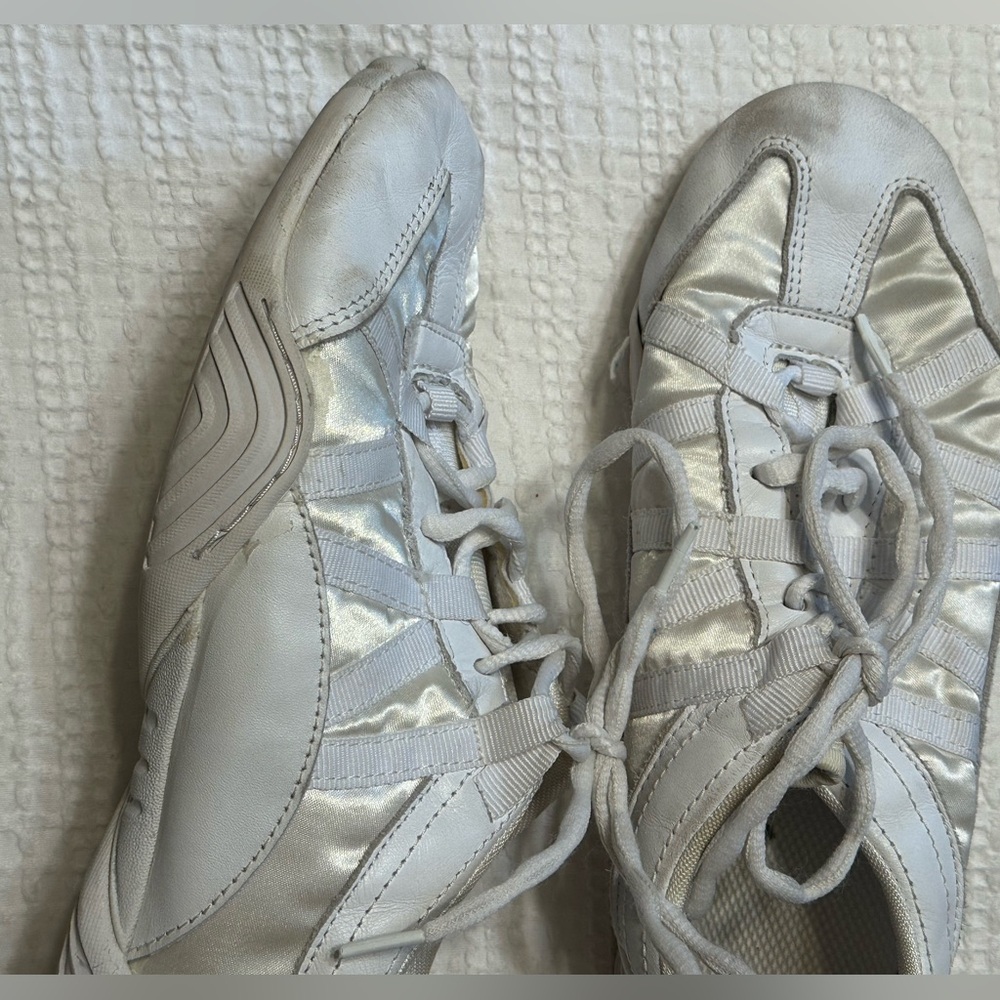 Infinity Cheer Shoes - Picture 4 of 9